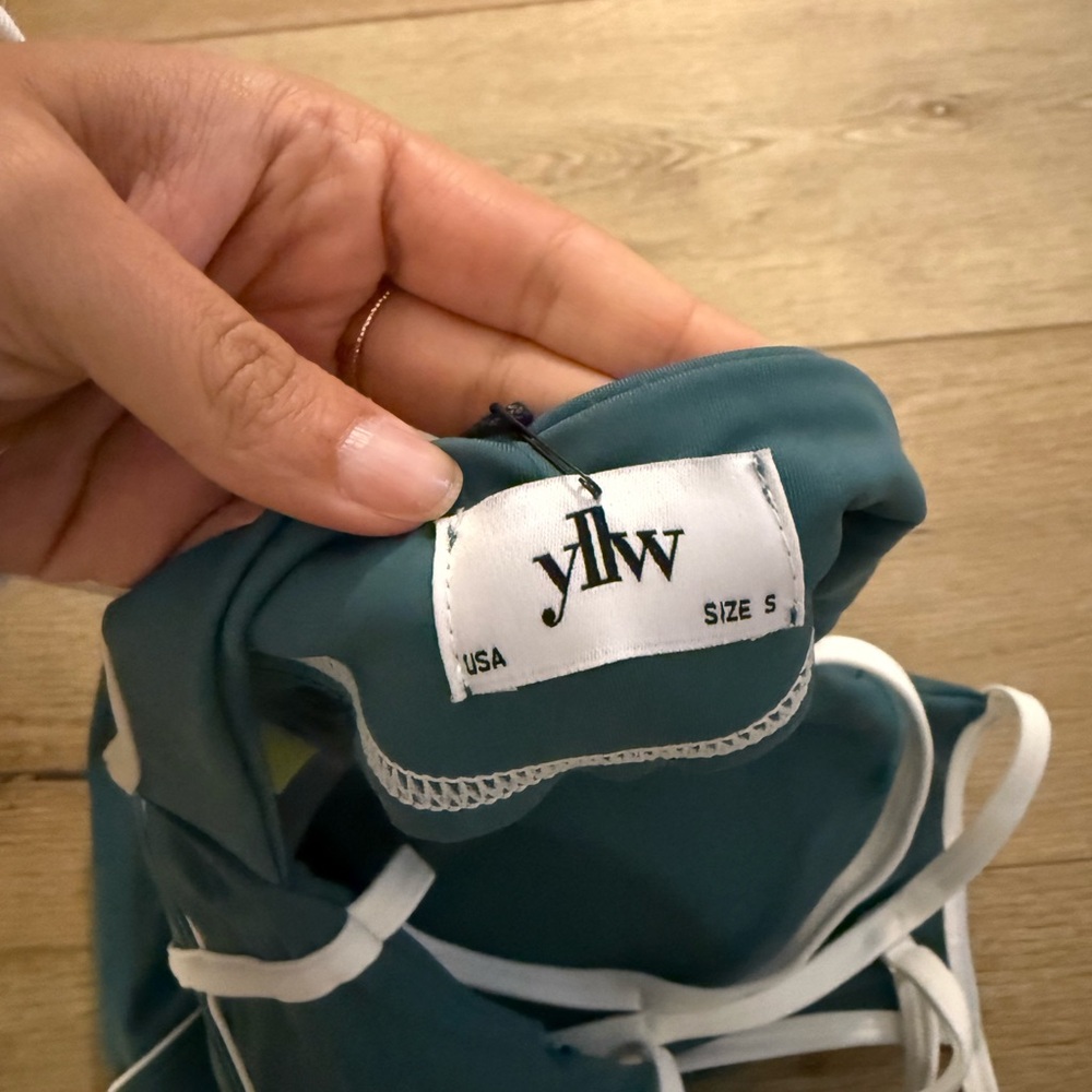 YLLW the label - Breathe short onesie in green - Picture 2 of 4